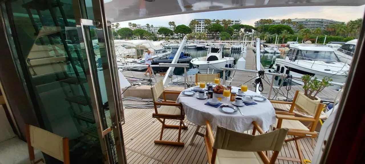 Yacht Charter Nice Cannes Antibes Franciaország