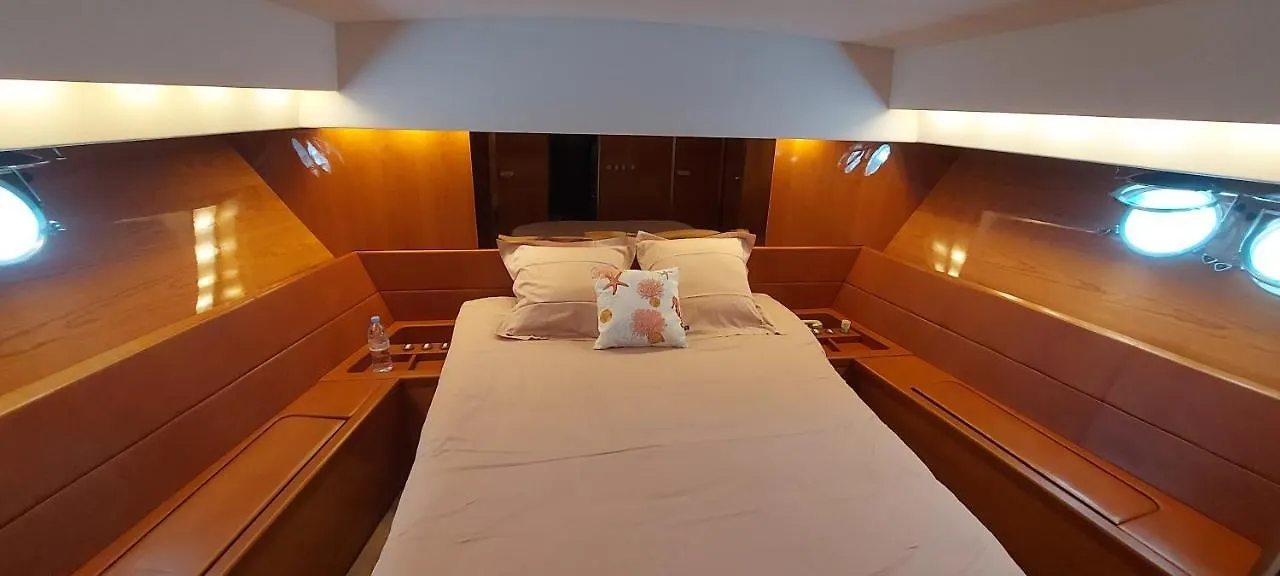 Yacht Charter Nice Cannes Antibes 0*,  Franciaország