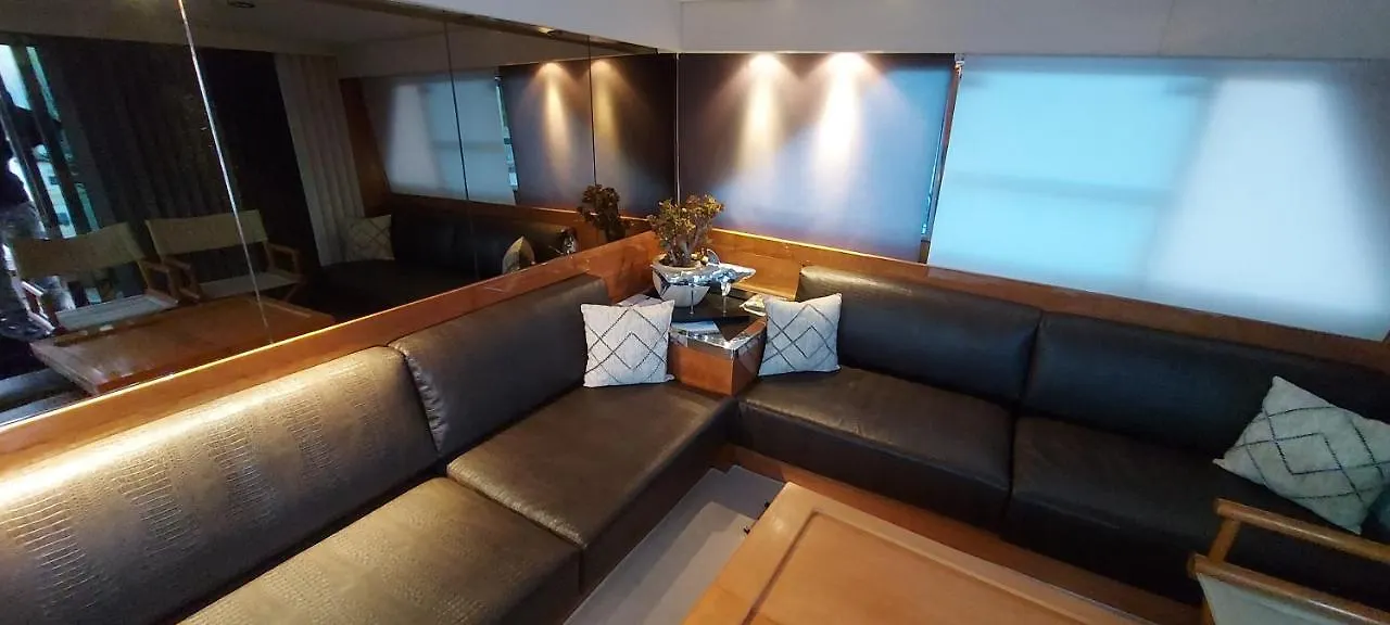 Yacht Charter Nice Cannes Antibes Úszó hotel